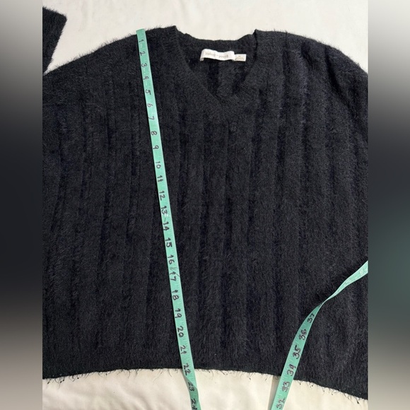 BISHOP & YOUNG Black V-Neck ribbed sweater size M. - Picture 12 of 12